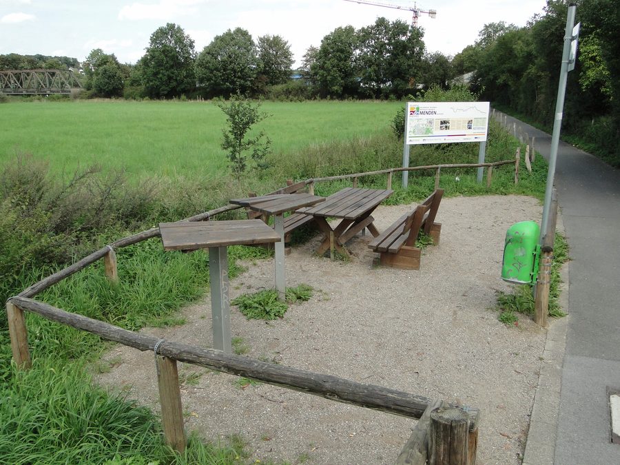 Rastplatz am RuhrtalRadweg nahe der Hönnemündung in Menden