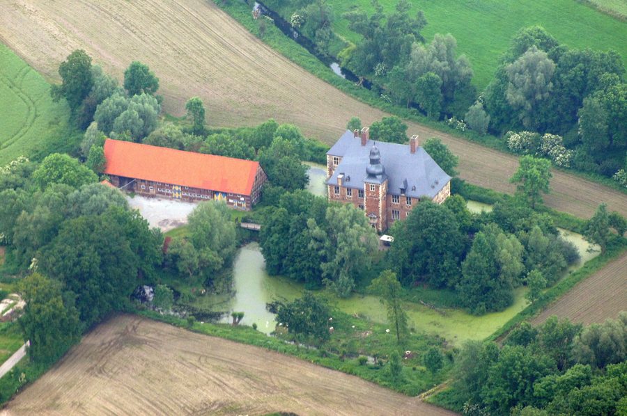 Luftaufnahme von Haus Nehlen in Berwicke, einem Ortsteil der Gemeinde Welver