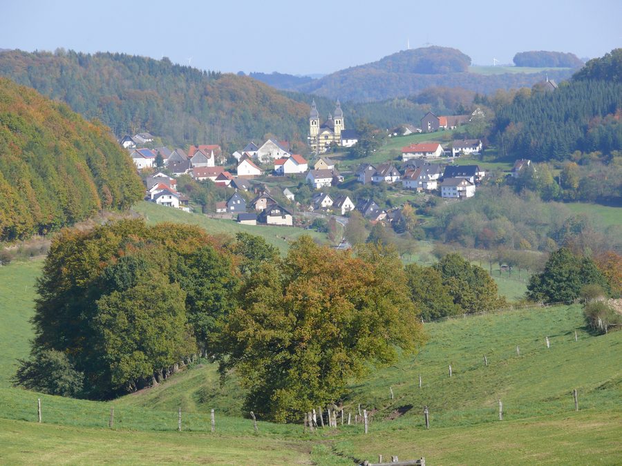 Blick auf Padberg bei Marsberg im Oktober 2007