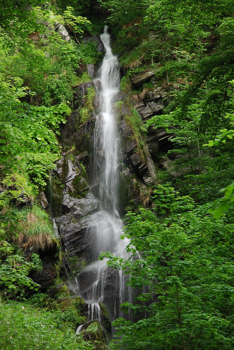 Die Plästerlegge, ein natürlicher Wasserfall im Naturschutzgebiet bei Wasserfall in Bestwig