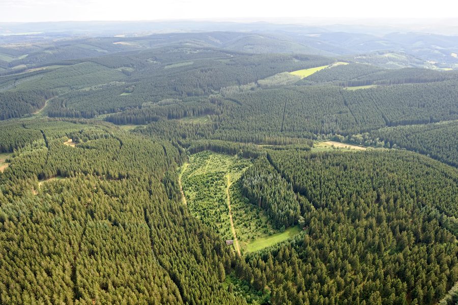 Schwarzbachtal bei Kirchhundem im Rothaargebirge mit dem Rothaarsteig