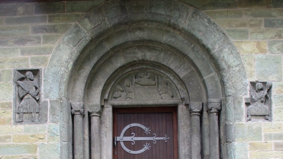 Tympanon am Südportal von St. Lambertus in Ense-Bremen