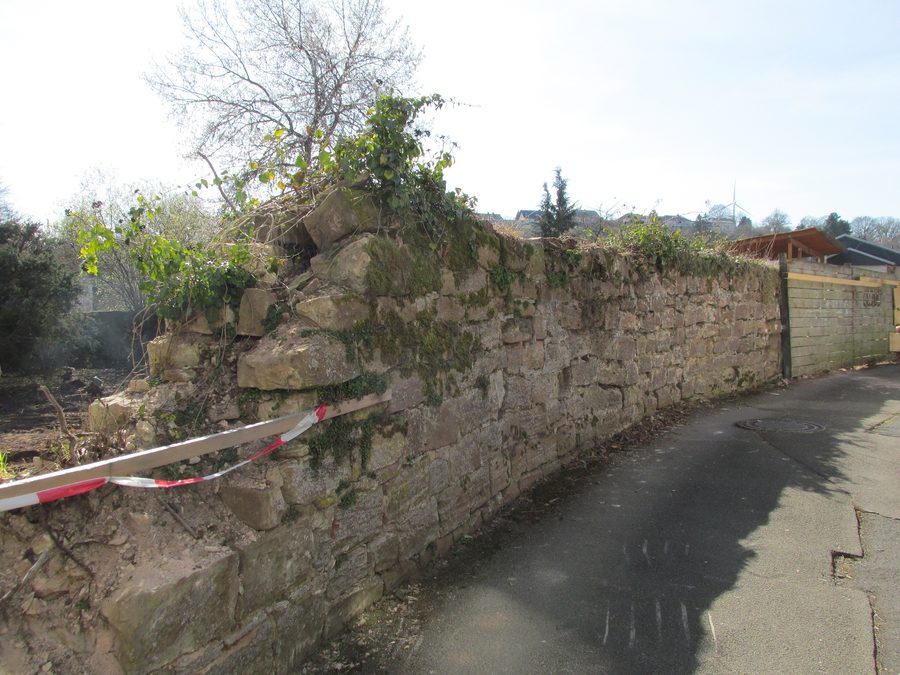 Rest der Stadtmauer an der Straße An der Bergmühle in Mengeringhausen
