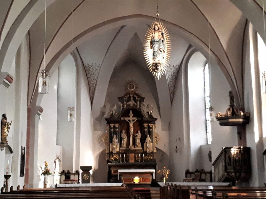 Altarraum der katholischen Pfarrkirche St. Peter und Paul in Eslohe